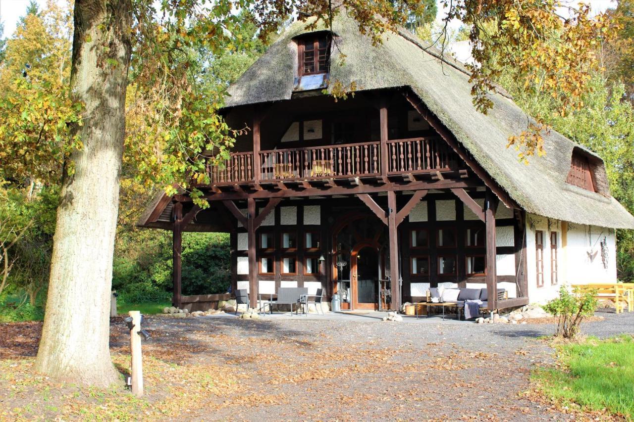 Ruhe Unter Reet-Haus Mit Sauna, Whirlpool Und Kamin Gnarrenburg المظهر الخارجي الصورة