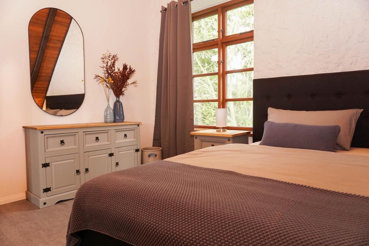 Ruhe Unter Reet-Haus Mit Sauna, Whirlpool Und Kamin Gnarrenburg المظهر الخارجي الصورة
