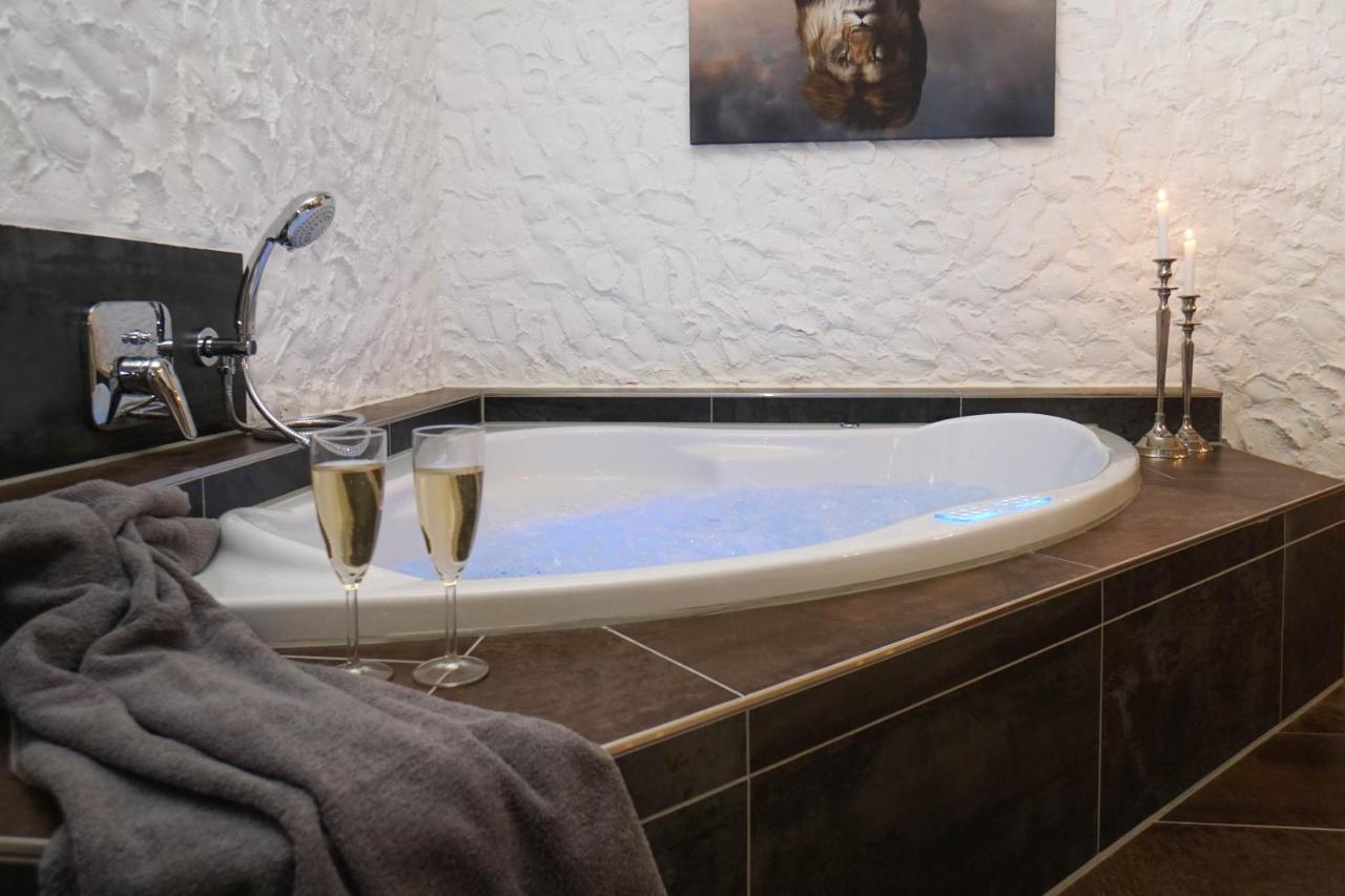 Ruhe Unter Reet-Haus Mit Sauna, Whirlpool Und Kamin Gnarrenburg المظهر الخارجي الصورة
