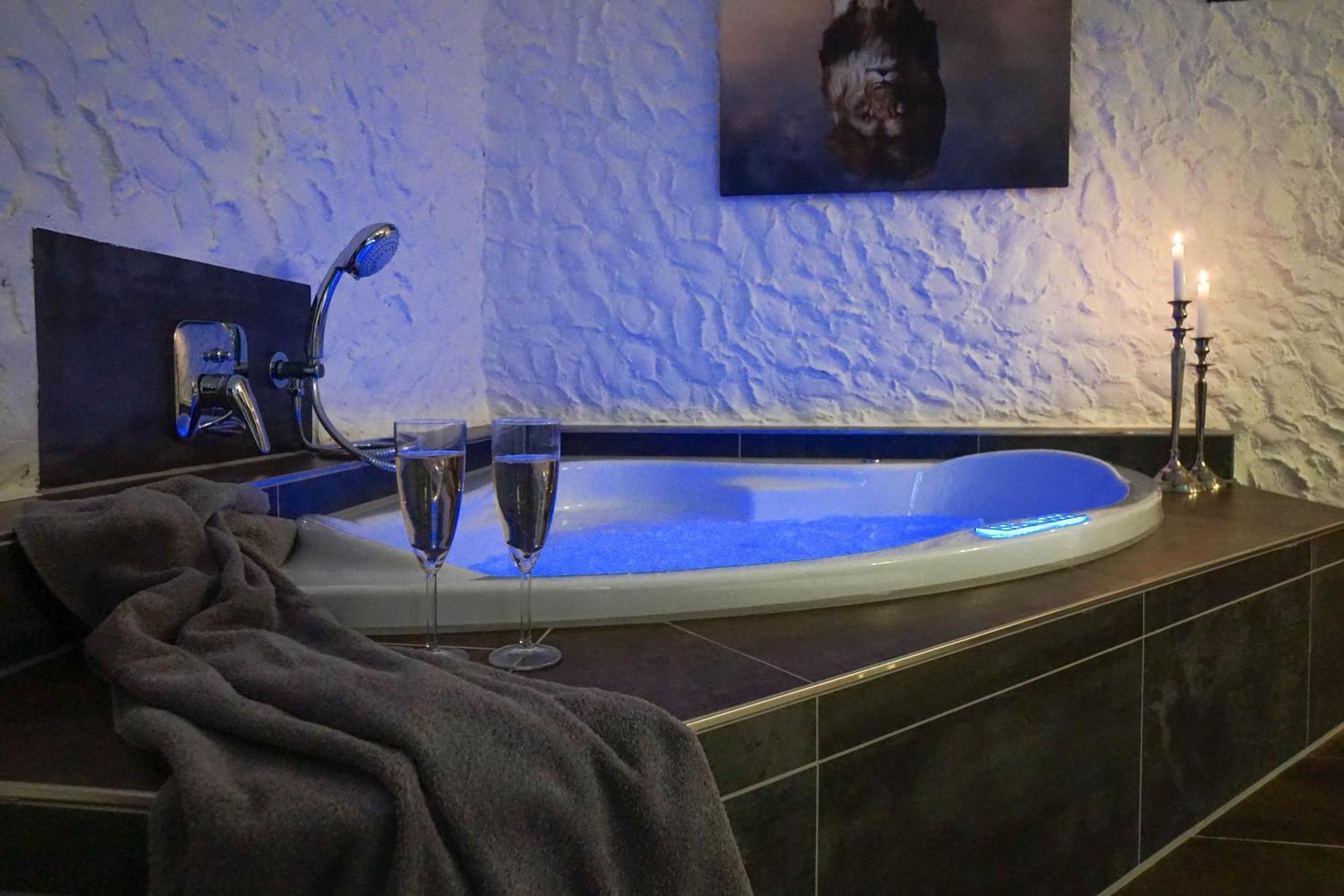 Ruhe Unter Reet-Haus Mit Sauna, Whirlpool Und Kamin Gnarrenburg المظهر الخارجي الصورة